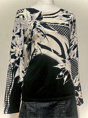Moffi Boutique Graphic Floral Grid Long Sleeve Knit Pullover - M